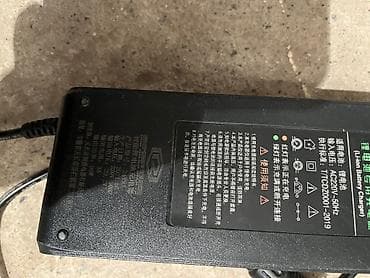 Детали салона: Зарядное устройство для аккумуляторов 24 В - Тип: умное зарядное — 6