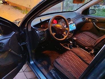 mini cuper: Ford Focus: 2001 г., Механика, Седан — 8