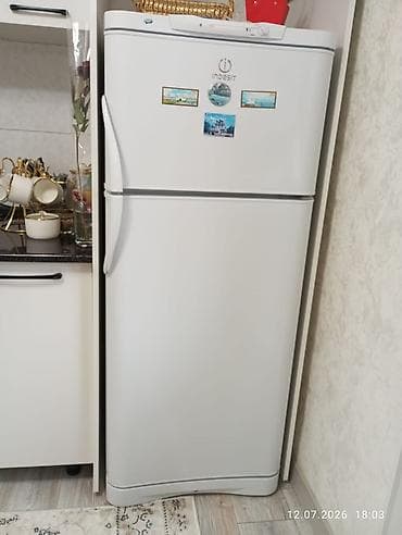 jbl 320: Холодильник Indesit, Б/у, Двухкамерный — 1