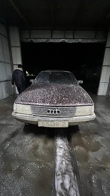 рага авто: Audi 100: 1990 г., 1.8 л, Кол менен иштөөчү, Газ, Седан — 2