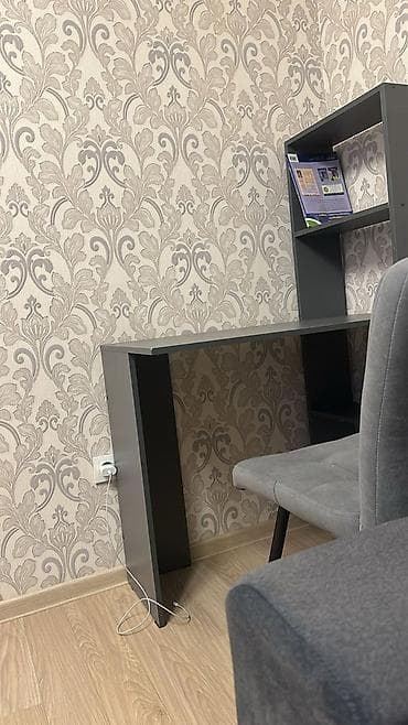 small table: Компьютерный стол, Б/у, С полками — 3