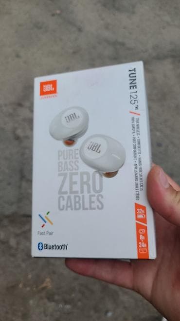 i store: Беспроводные наушники JBL Tune 125TWS (цвет: белый) - Технология JBL — 1