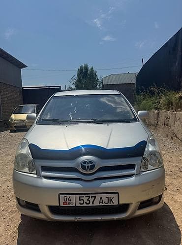 Унаа: Toyota Corolla Verso: 2005 г., 1.8 л, Кол менен иштөөчү, Бензин, Вэн/Минивэн — 3