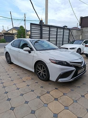 Toyota Camry: 2021 г., 2.5 л, Автомат, Бензин, Седан