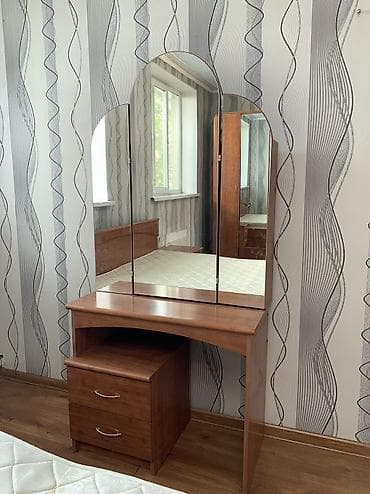 мебель из древесины: Спальный гарнитур, Б/у, Двуспальная кровать, Шкаф, Трюмо, Самовывоз, цвет - Коричневый — 2