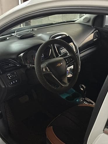chevrolet cruze 2018: Chevrolet Spark: 2017 г., 1 л, Автомат, Бензин, Хэтчбэк — 5
