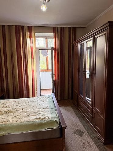 Батирлер: 3 бөлмө, 70 м², Сталинка, 2 кабат, Косметикалык оңдоо — 1