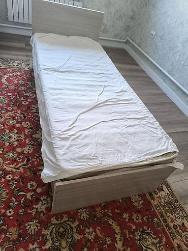 Односпальная кровать с высоким изголовьем в наличии 3 штуки б)у цена — 1