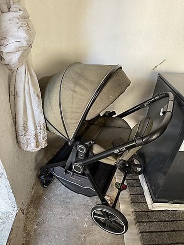 Детская коляска и стульчик для кормления Коляска: - Прогулочный блок