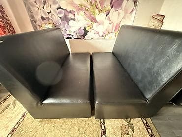 угловой диваны: Угловой диван с высокой спинкой и глубокими посадочными местами. А — 9