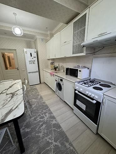 Сдается светлая 3 комнатная квартира с отдельной большой кухней в