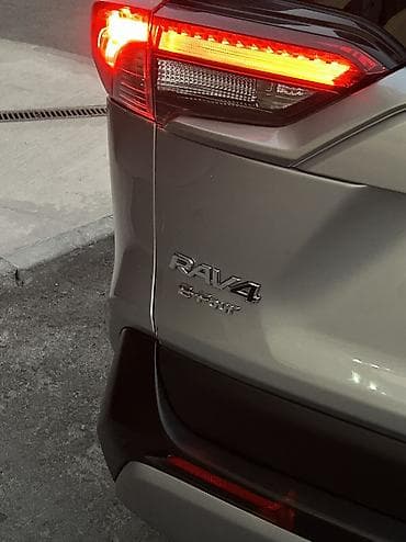 два авто: Toyota RAV4: 2020 г., 2.5 л, Вариатор, Гибрид, Кроссовер — 10