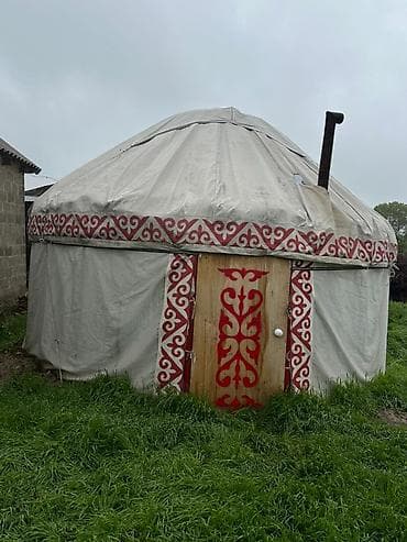 Юрта традиционного типа - Диаметр ориентировочно 5–6 м, низкие — 1