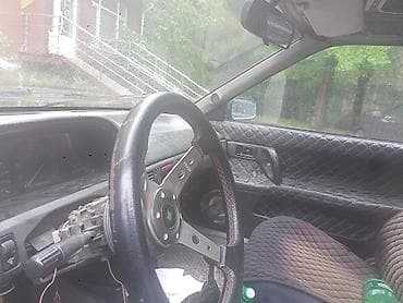 Mazda: Mazda 323: 1990 г., 1.8 л, Механика, Бензин, Хэтчбэк — 4