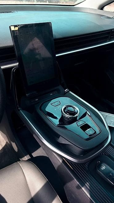байди машина: Toyota bZ3: 2023 г., 1.5 л, Робот, Электромобиль, Седан — 9