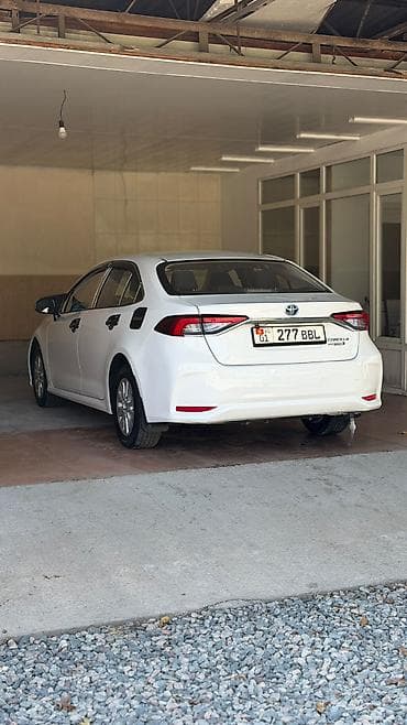 prius plus: Toyota Corolla: 2022 г., 1.8 л, Вариатор, Гибрид, Седан — 6