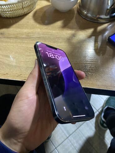 IPhone 13 Pro, Б/у, 256 ГБ, Alpine Green, Зарядное устройство, Защитное стекло, 74 %