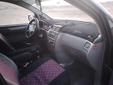 Toyota Avensis Verso: 2001 г., 2.4 л, Кол менен иштөөчү, Бензин, Вэн/Минивэн — 8