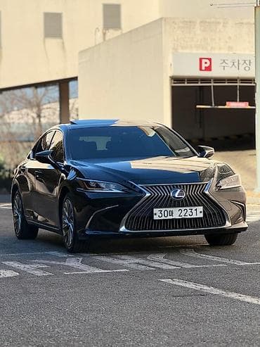 ls 400: Lexus ES: 2019 г., 2.5 л, Гибрид, Седан — 1