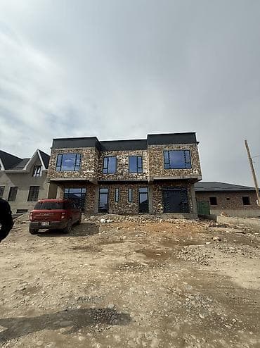 кыргыз недвижимость ош: 🏠 Продаются два таунхауса! 📏 Площадь каждого дома: 137 м² 🌳 Участок — 4