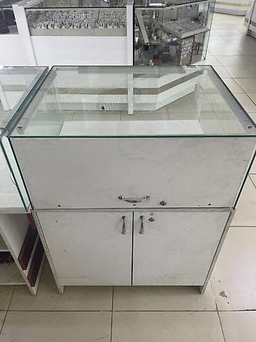 выдвижной ящик: Стеклянные витрины/прилавки для магазина. В наличии 3 ветрины раньше — 3