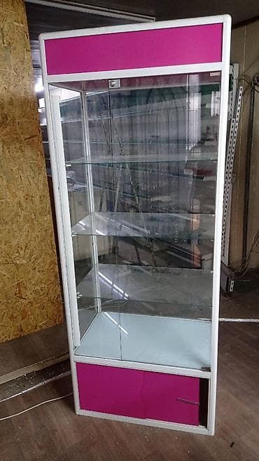 Рекламное оборудование: Витрины - 2 штуки б/у, состояние очень хорошее, есть рабочая — 1