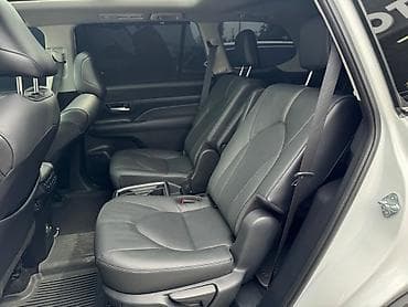 550: Toyota Grand Highlander: 2024 г., 0.4 л, Автомат, Бензин, Внедорожник — 4