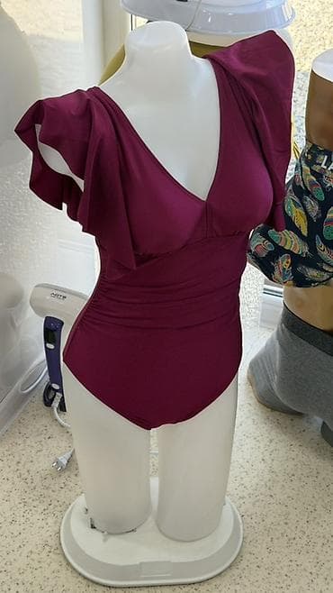 Бизнес үчүн жабдуулар: Продаю светящийся манекен для одежды купальников или белья цена 1800 — 3