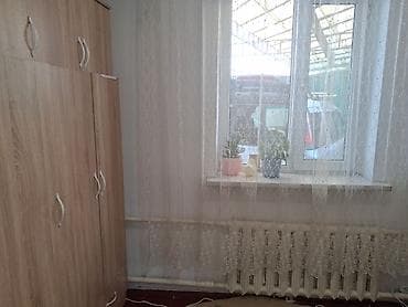 Дома: Продам полдома 80 м2 . 4 сотки. 3 комнаты+ кухня студия + веранда — 8