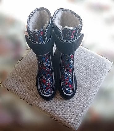 Новые женские зимние сапожки (бурки), г. Каракол
Размер: 38
На липучке