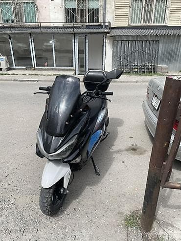 скутеры обмен: Макси-скутер 150 куб. см, Бензин — 1