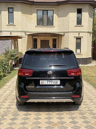 b class: Kia Carnival: 2019 г., 2.2 л, Автомат, Дизель, Минивэн — 6