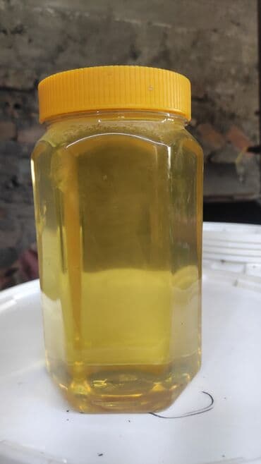 воск пчелиный: Натуральный Иссык-Кульский мёд в прозрачной емкости, демонстрирующий — 2