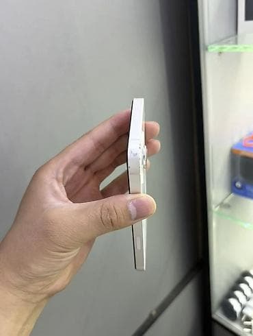 xeon 1240: IPhone 13, Б/у, 128 ГБ, Белый, Чехол, Кабель — 5
