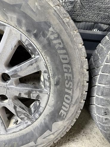 Комплект зимних шин Bridgestone Blizzak DM-V2 на оригинальных дисках