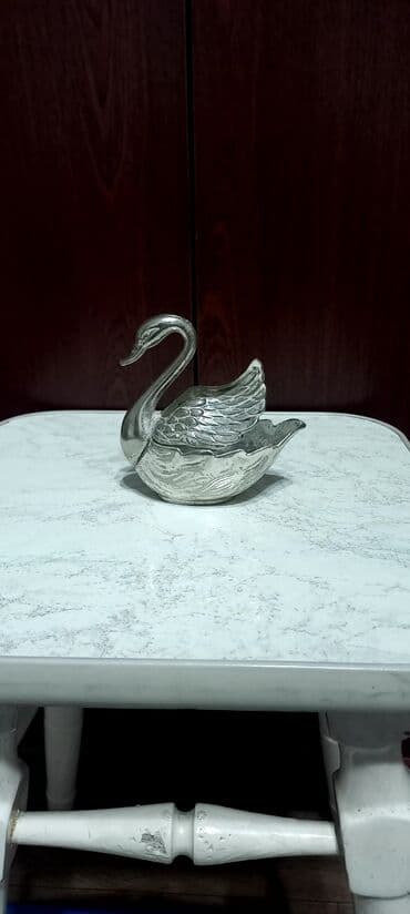 купюра доллар: Продаю лебедь, мельхиор, цена 2000 — 1