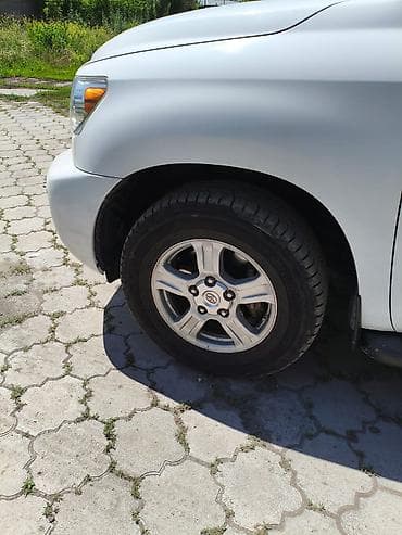 2011: Toyota Sequoia: 2011 г., 5.7 л, Автомат, Бензин, Внедорожник — 5