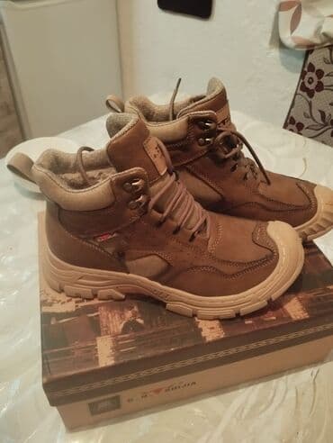 национальная платья на прокат: Продаю ботинки — 1