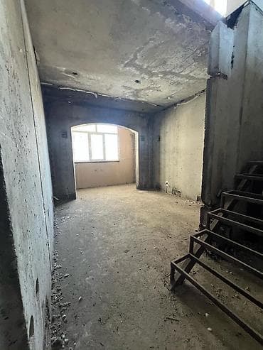 Недвижимость: 6 комнат и более, 200 м², ул. Ажыбек Баатыр 9 этаж, ПСО (под самоотделку) — 5