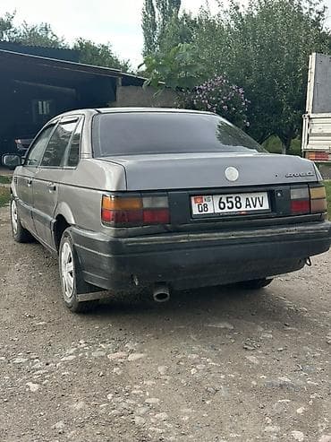 Volkswagen Passat: 1990 г., 1.8 л, Кол менен иштөөчү, Бензин, Седан — 1