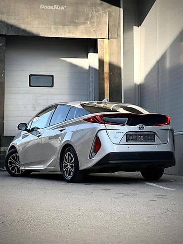 саларис 2015: Toyota Prius: 2017 г., 1.8 л, Вариатор, Гибрид, Хэтчбэк — 7