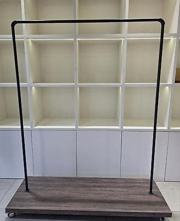 Соода таразалары: Кронштейн Кийимдер үчүн, Материалы: Металл, Дөңгөлөктүү, Колдонулган — 1