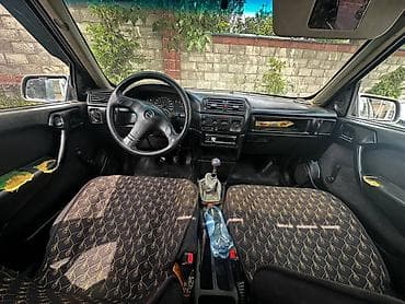 mersedes e class: Opel Vectra: 1993 г., 1.6 л, Механика, Бензин, Хэтчбэк — 6