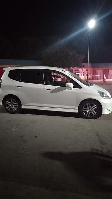 малолитражки автомат: Honda Fit: 2005 г., 1.5 л, Вариатор, Бензин, Хэтчбэк — 5