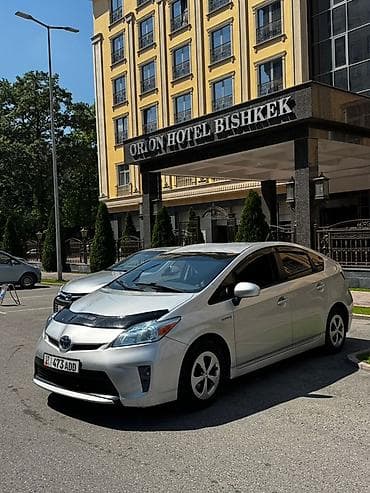 Toyota Prius: 2013 г., 1.8 л, Автомат, Гибрид, Хэтчбэк