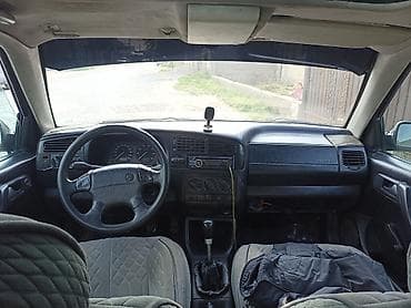 8: Volkswagen Golf: 1995 г., 1.8 л, Механика, Бензин, Универсал — 4