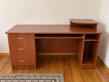 Столдор: Компьютердик үстөлү, Колдонулган, Текчелери бар — 1