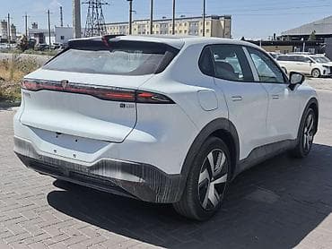 сколько стоит яхта: Changan : 2026 г., 1.5 л, Автомат, Гибрид — 7