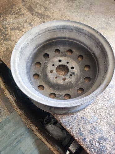 Линолеум: Железные Диски R 14 1 шт, отверстий - 4, Б/у — 3