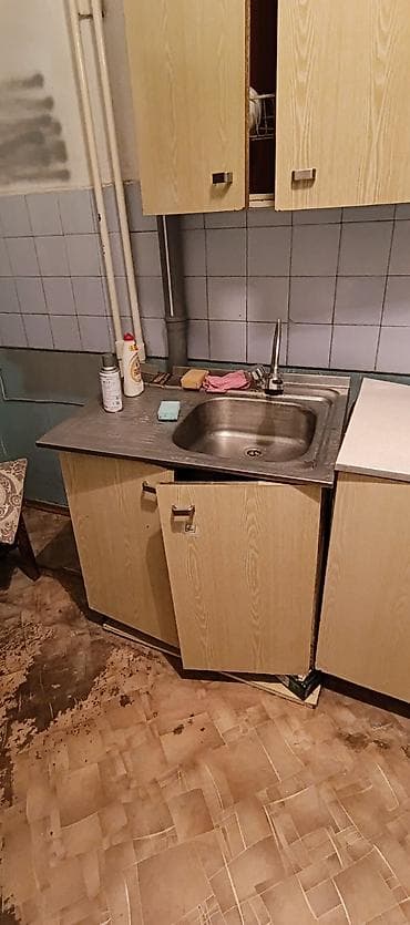 віддам даром дитячі іграшки: Отдам даром мойку, шкафы, телевизор, полки, старые двери — 3
